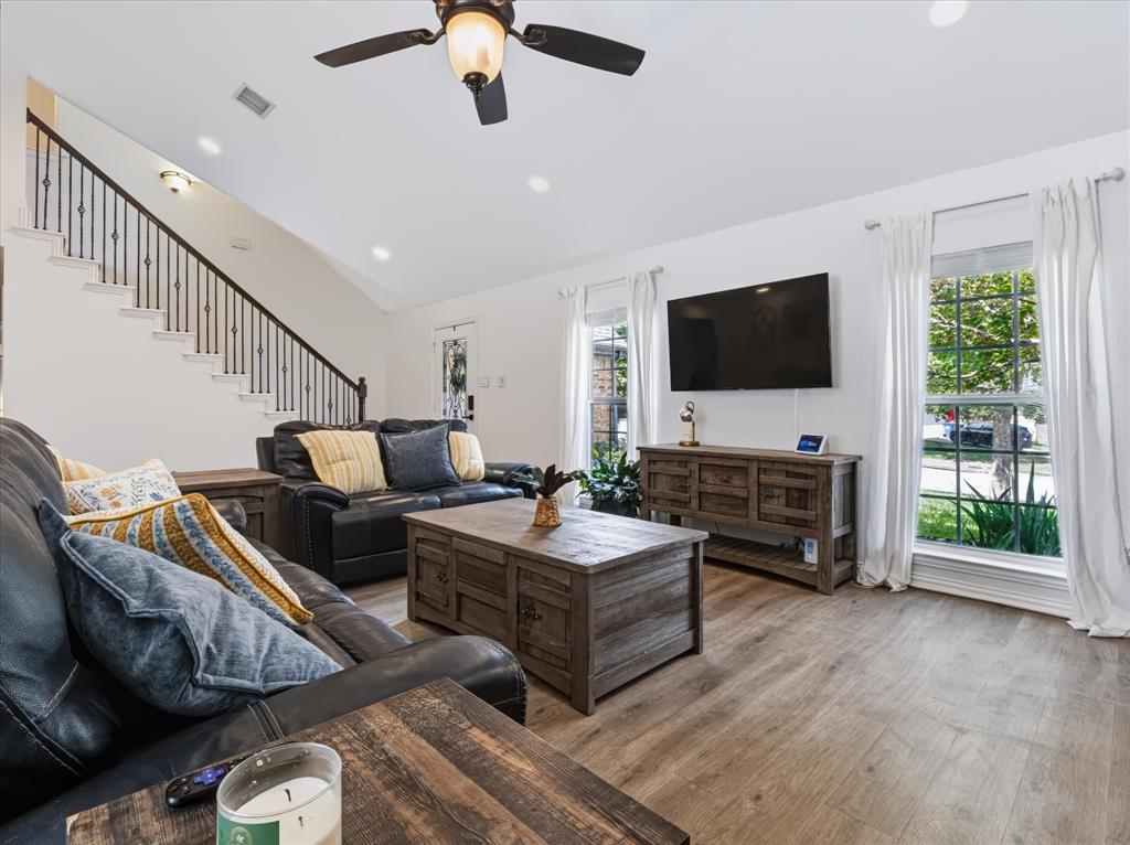 208 Wildbriar Street, Euless, TX 76039