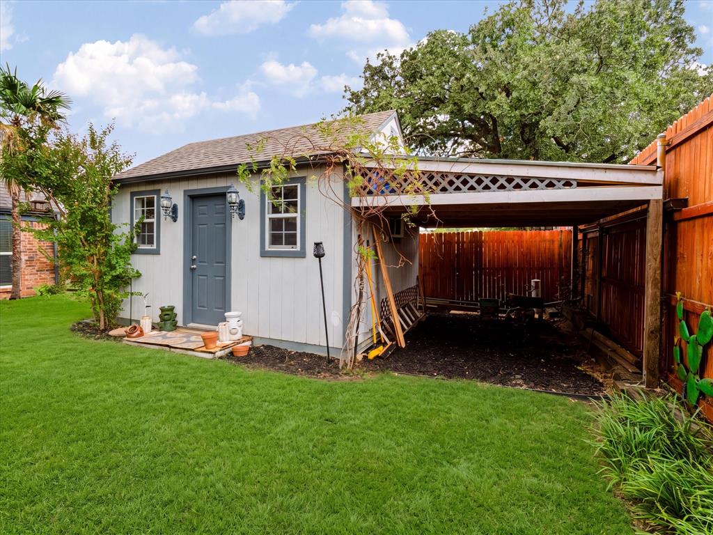 208 Wildbriar Street, Euless, TX 76039