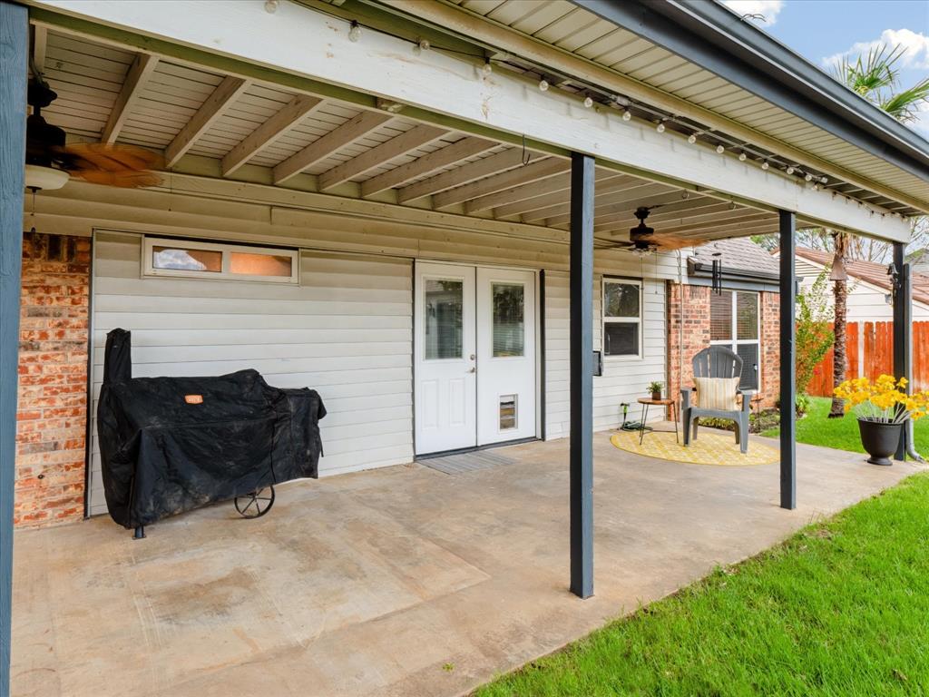 208 Wildbriar Street, Euless, TX 76039