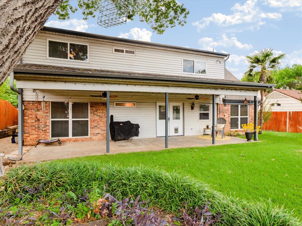 208 Wildbriar Street, Euless, TX 76039