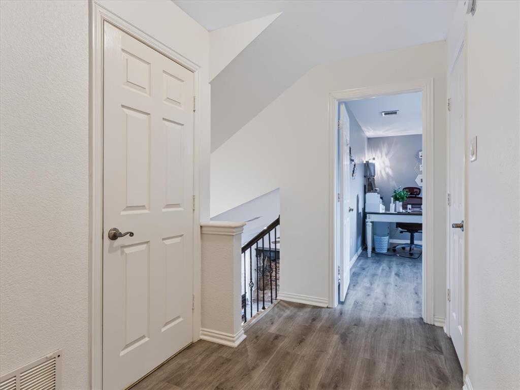 208 Wildbriar Street, Euless, TX 76039