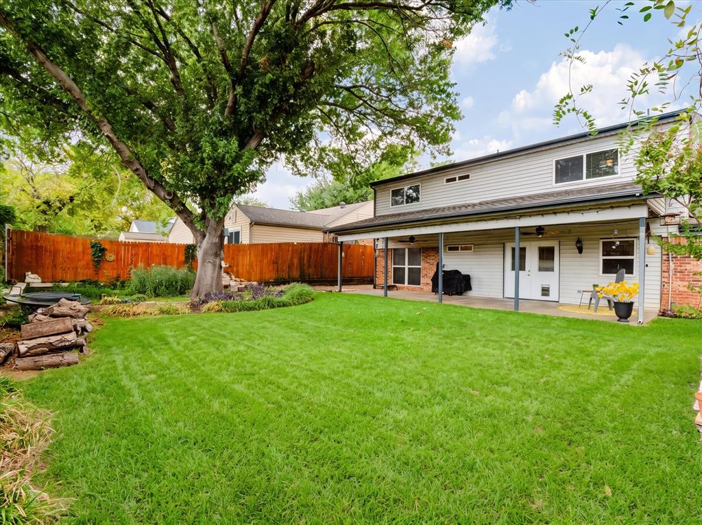208 Wildbriar Street, Euless, TX 76039