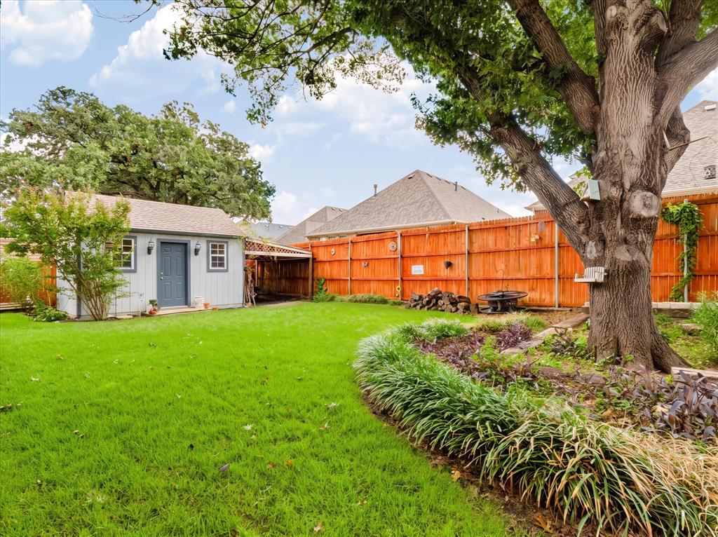 208 Wildbriar Street, Euless, TX 76039