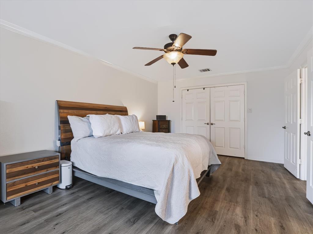 208 Wildbriar Street, Euless, TX 76039