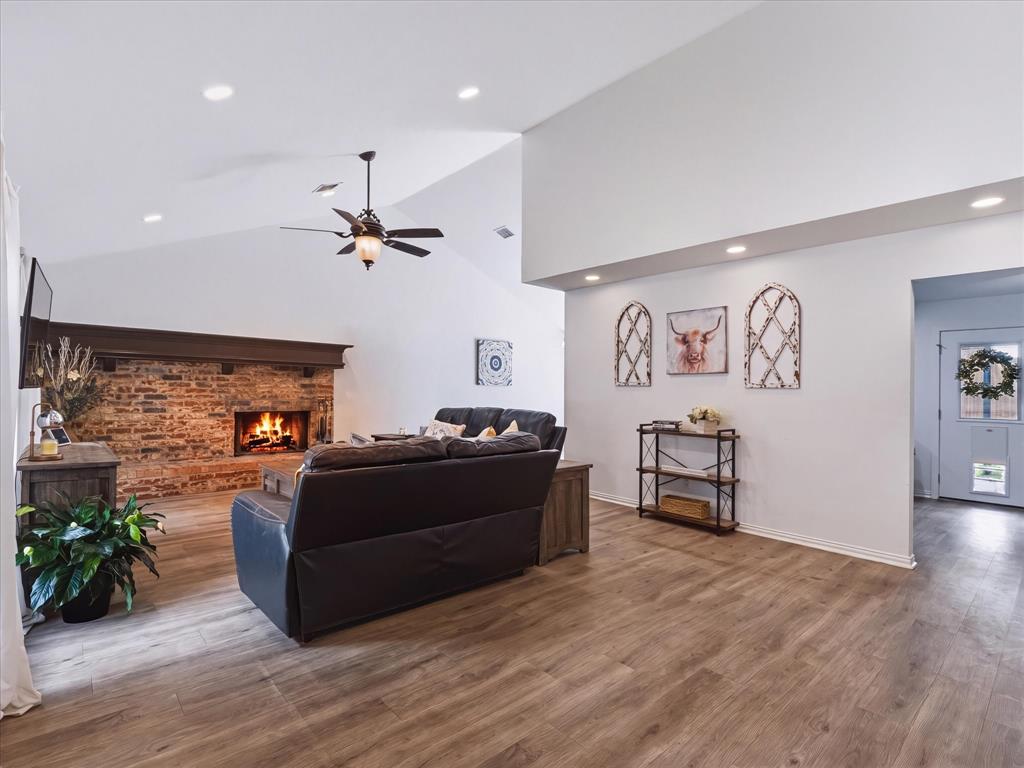 208 Wildbriar Street, Euless, TX 76039