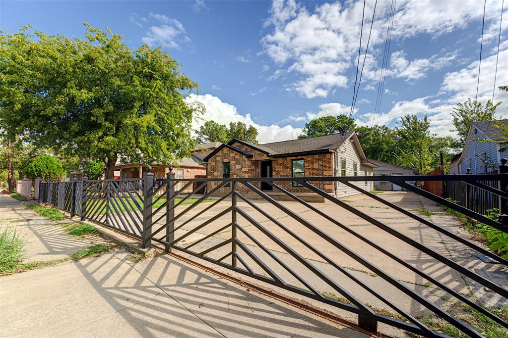 554 Pleasant Vista Drive, Dallas, TX 75217