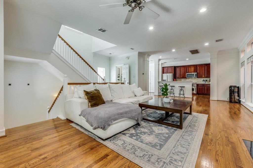 2910 State Street, Dallas, TX 75204