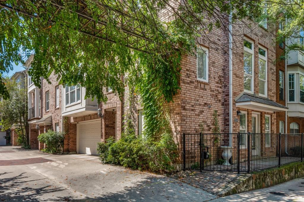 2910 State Street, Dallas, TX 75204