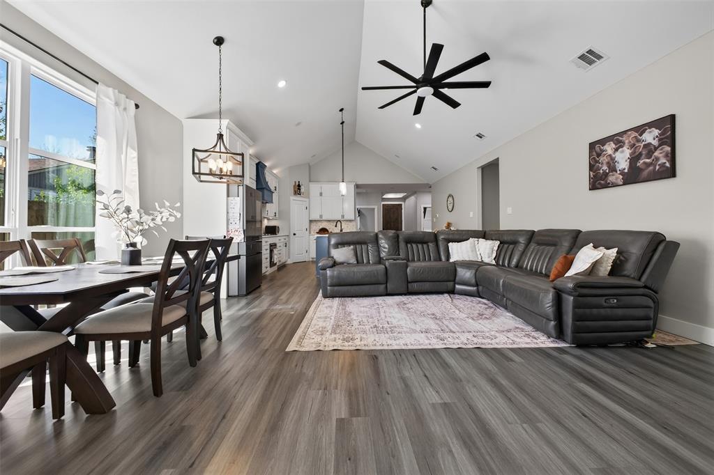 9116 Beckleycrest Avenue, Dallas, TX 75232