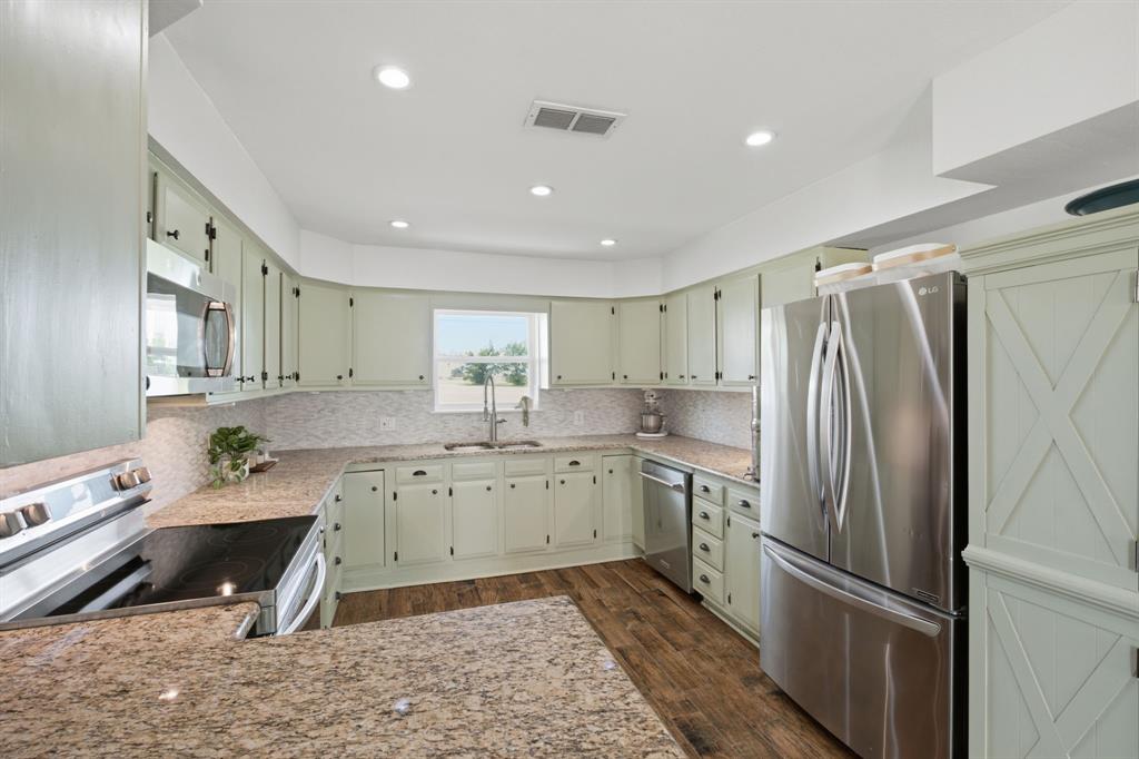 698 Hackberry Road, Van Alstyne, TX 75495