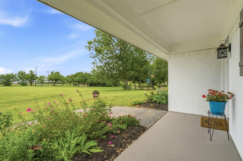 698 Hackberry Road, Van Alstyne, TX 75495