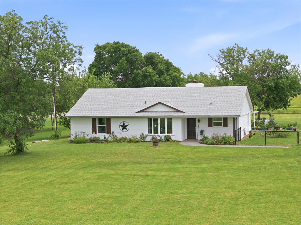 698 Hackberry Road, Van Alstyne, TX 75495