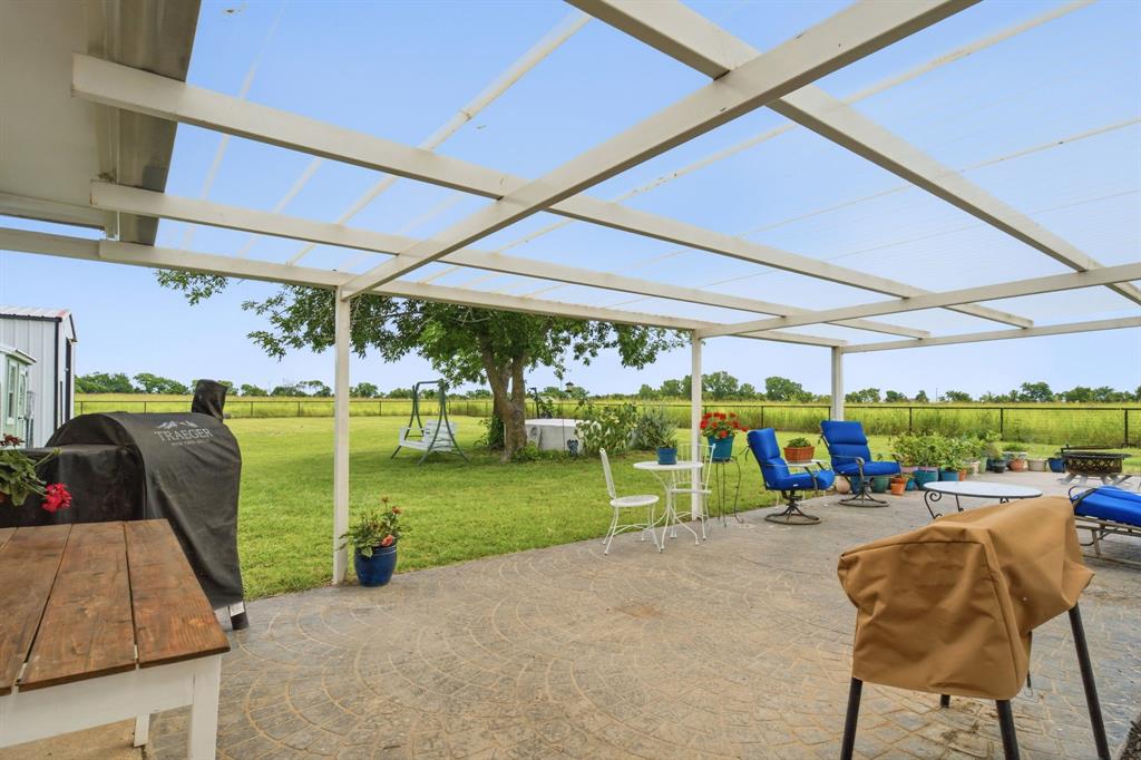 698 Hackberry Road, Van Alstyne, TX 75495