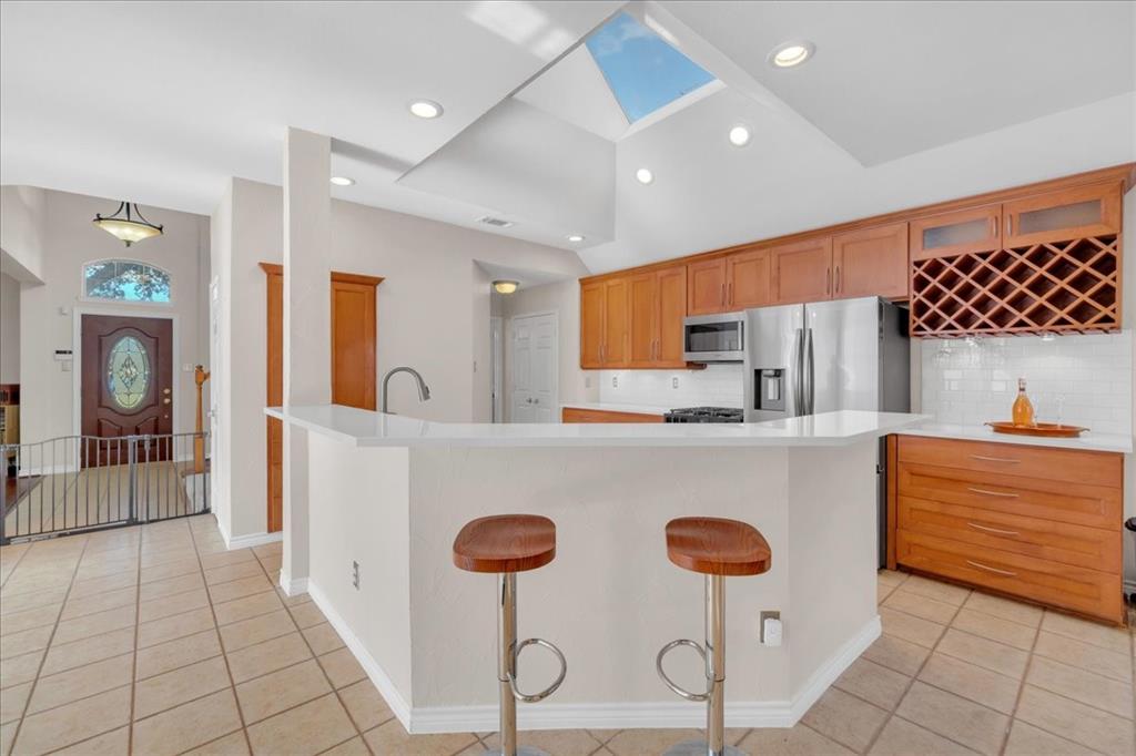 305 Moss Hill Road, Irving, TX 75063