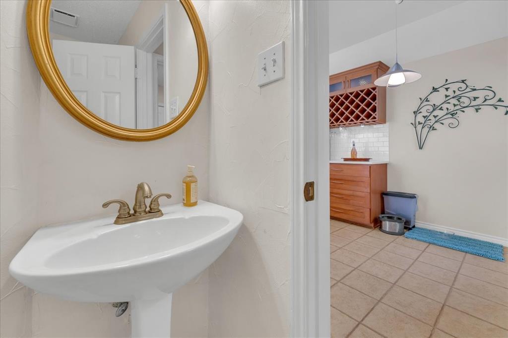 305 Moss Hill Road, Irving, TX 75063