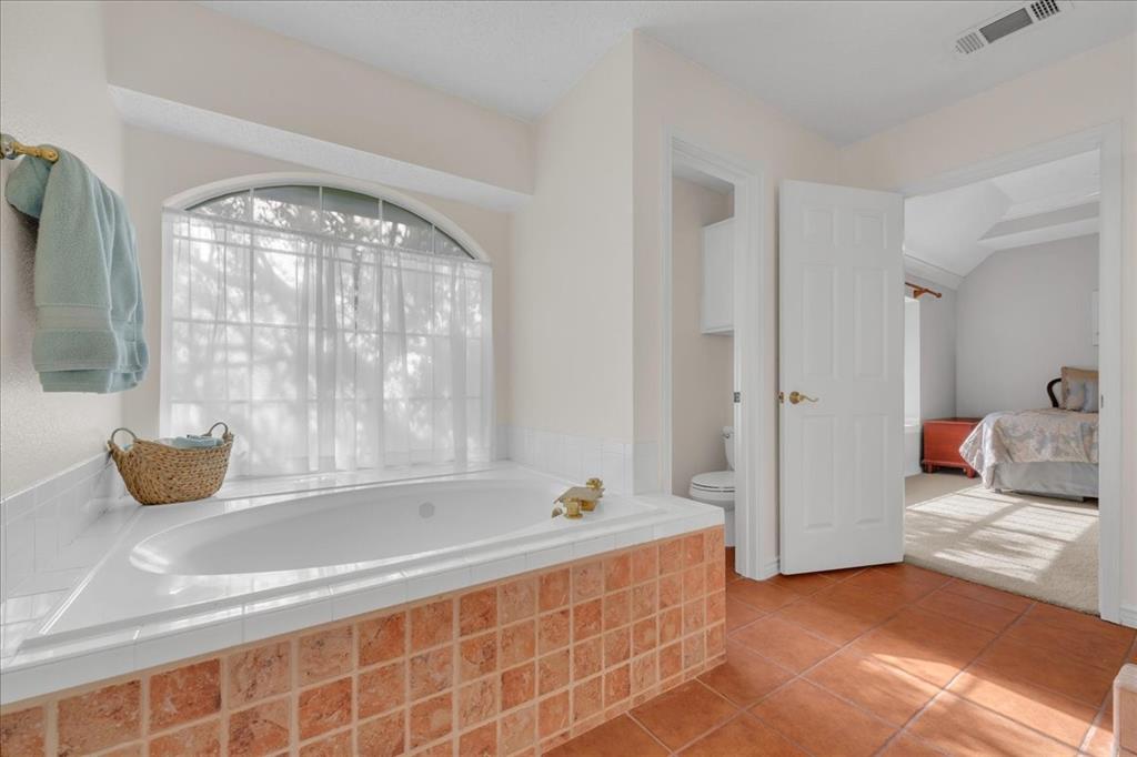 305 Moss Hill Road, Irving, TX 75063