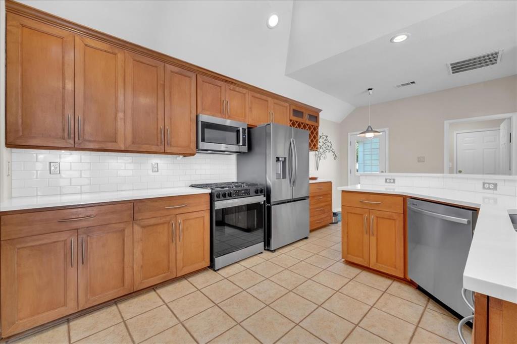 305 Moss Hill Road, Irving, TX 75063