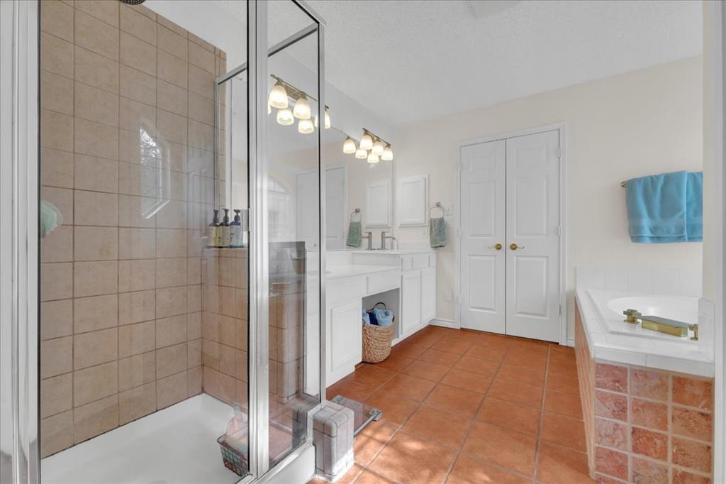 305 Moss Hill Road, Irving, TX 75063