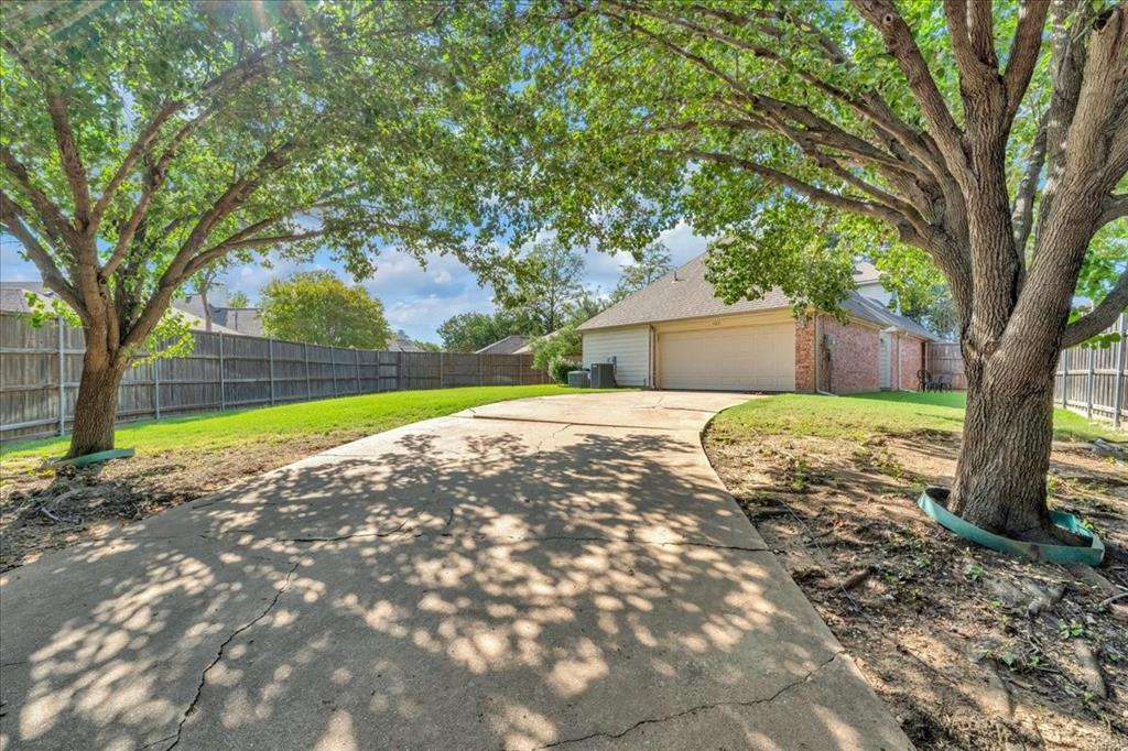 305 Moss Hill Road, Irving, TX 75063