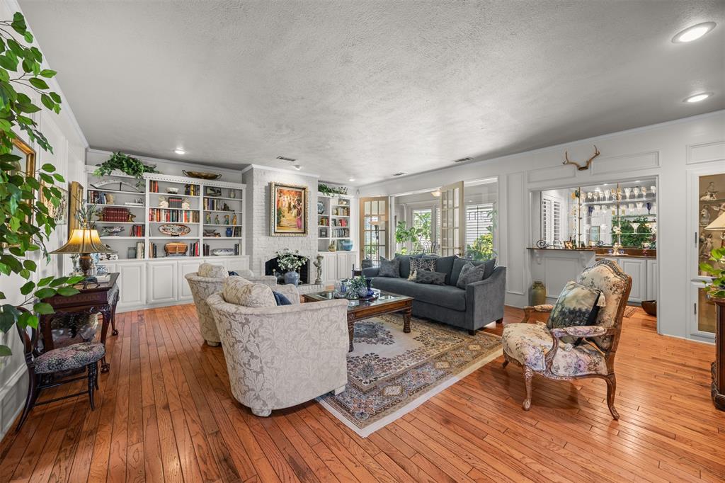 16024 Chalfont Circle, Dallas, TX 75248