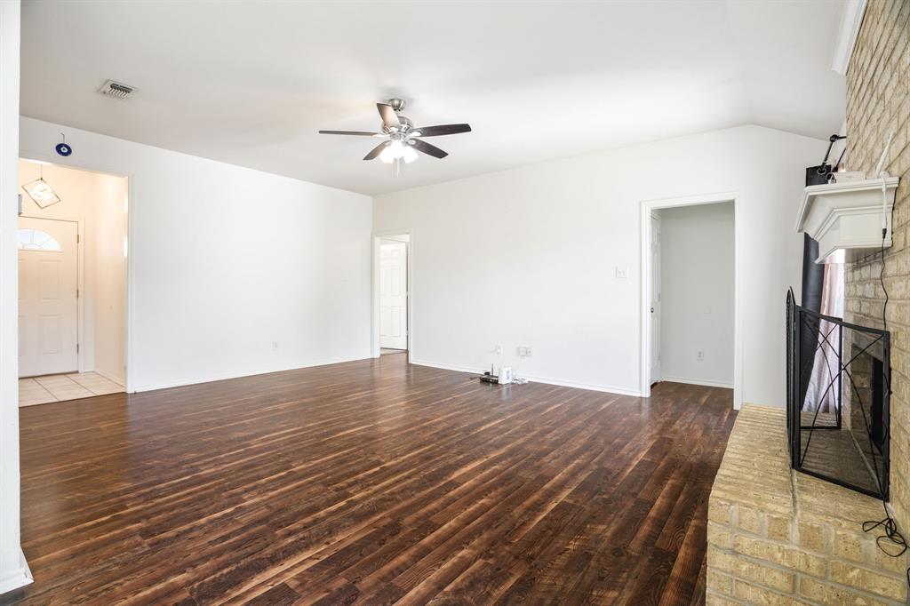 801 Bentree Drive, Fort Worth, TX 76120