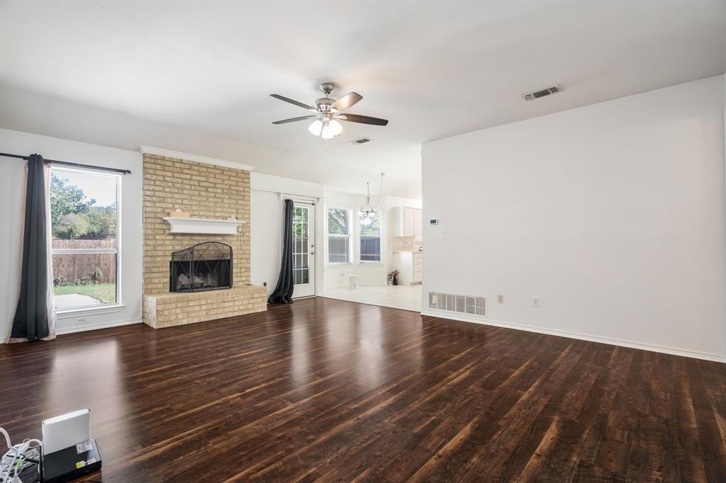 801 Bentree Drive, Fort Worth, TX 76120