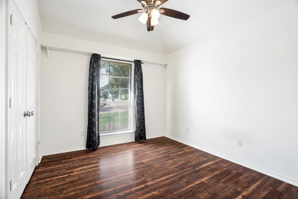 801 Bentree Drive, Fort Worth, TX 76120