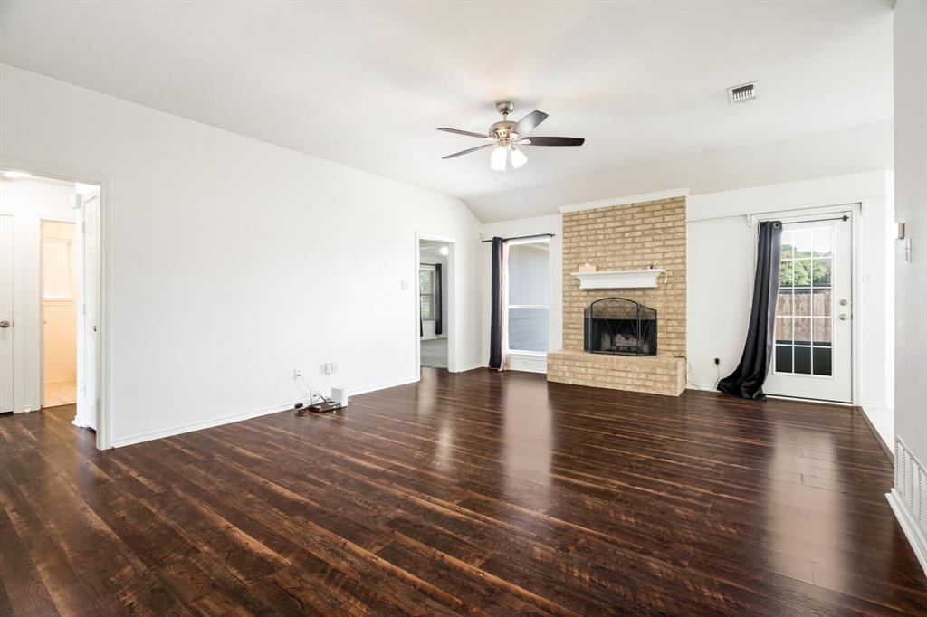 801 Bentree Drive, Fort Worth, TX 76120