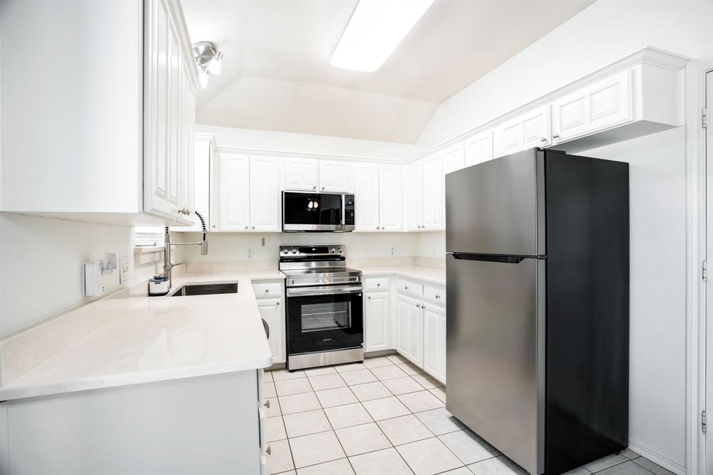801 Bentree Drive, Fort Worth, TX 76120