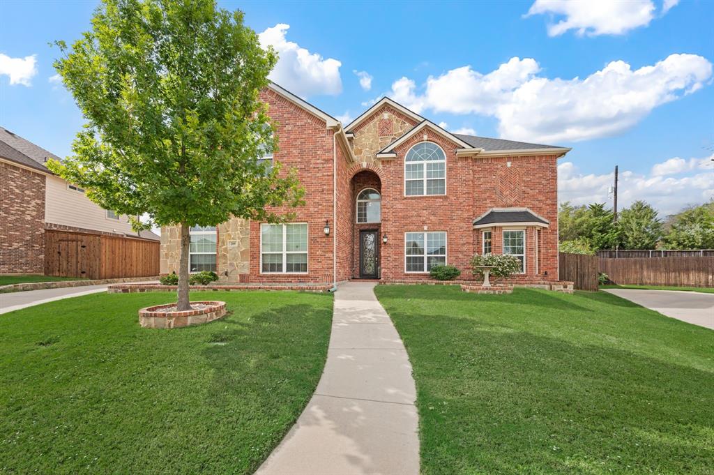 209 Chateau Avenue, Kennedale, TX 76060