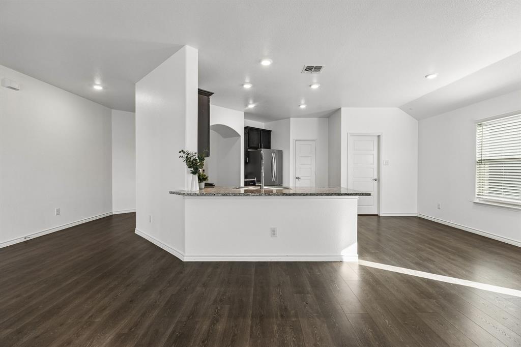 Kitchen, breakfast bar, hallway