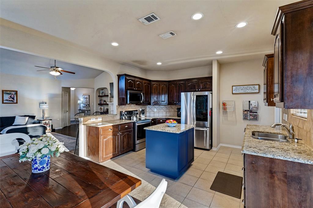 10909 Hawks Landing Road, Fort Worth, TX 76052