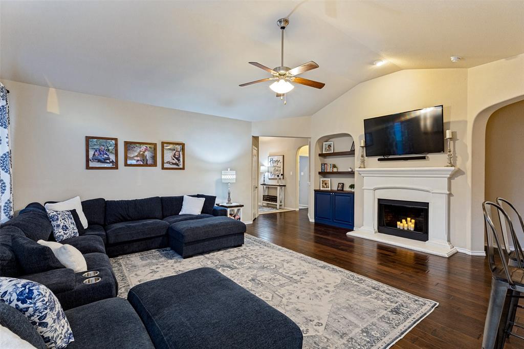 10909 Hawks Landing Road, Fort Worth, TX 76052