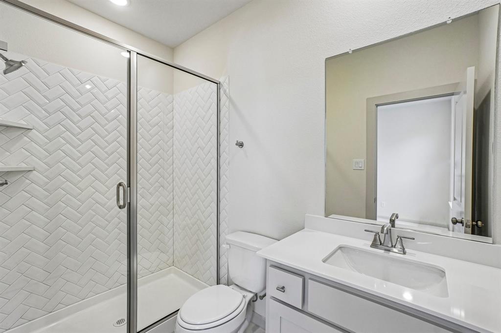 Friends and family will feel right at home in any of the beautifully finished guest baths this dream home has to offer!