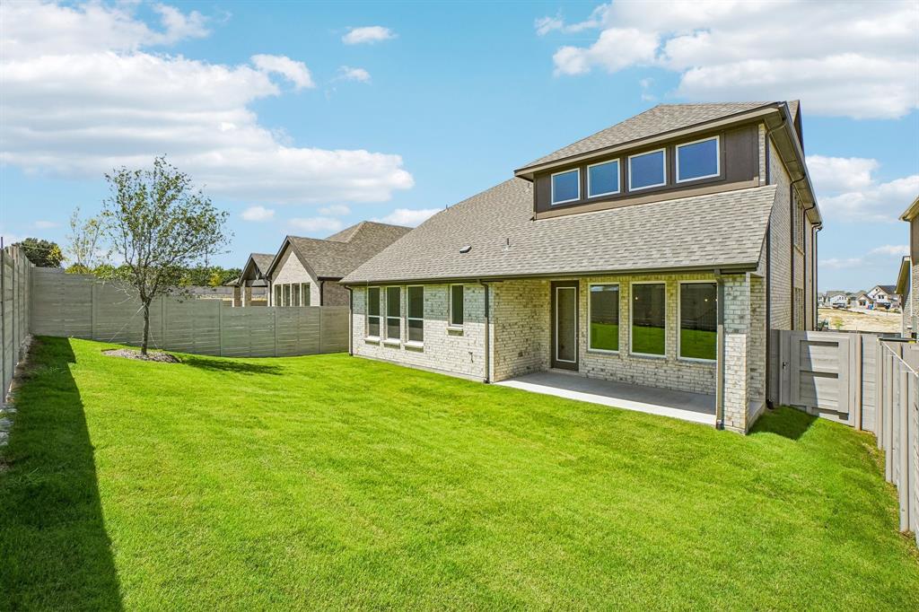 With a fenced back yard and covered back patio, the entire family will enjoy endless hours of summer time when you call this dream home your own!