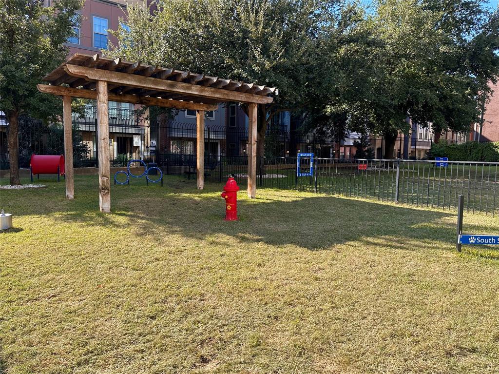 Dog park right next door