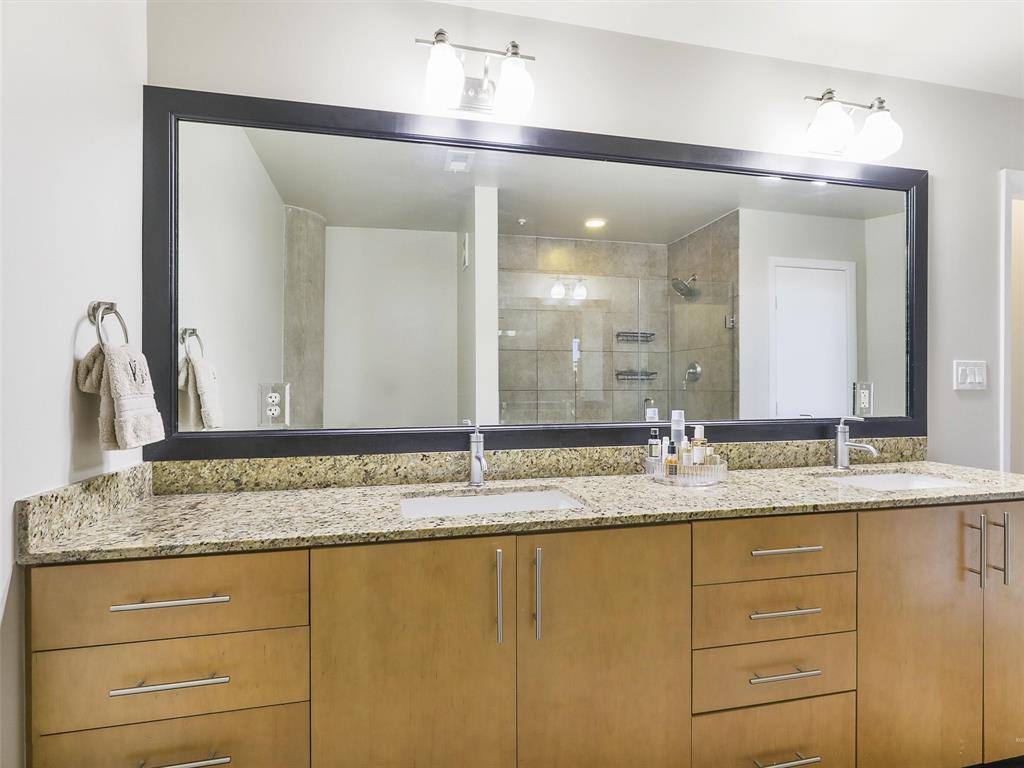 Oversize vanity with double sinks and plenty ofdrawer space