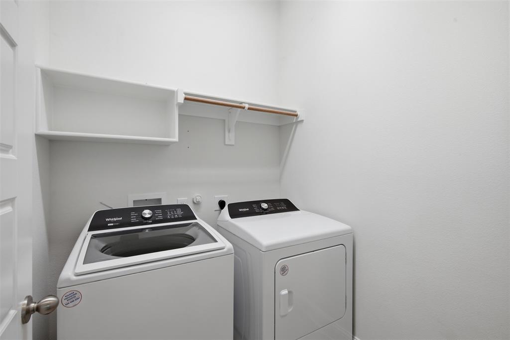 Washer & Dryer INCLUDED!