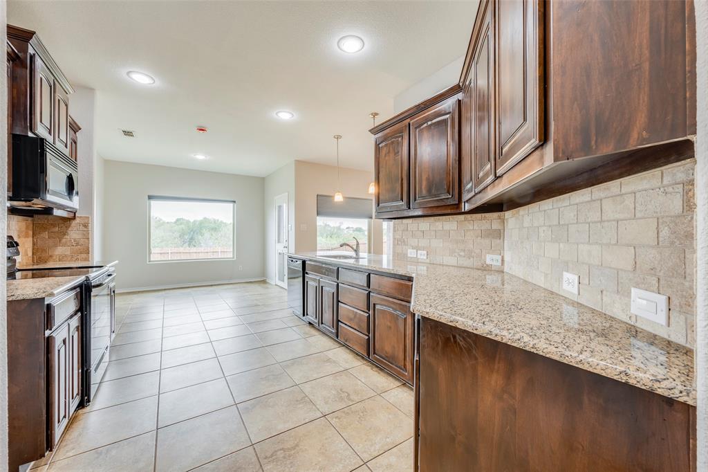13841 Langston Lake Road, Fort Worth, TX 76262