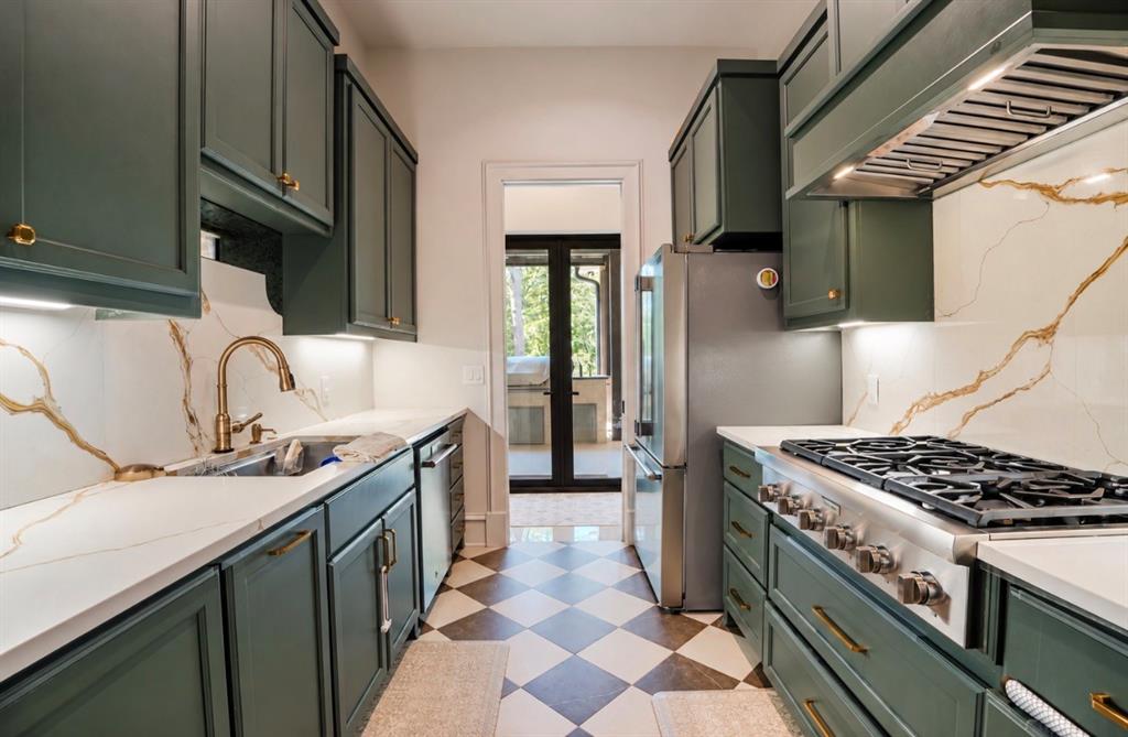 3030 Stonegate Boulevard, Tyler, TX 75703