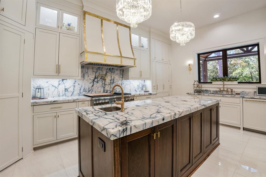 3030 Stonegate Boulevard, Tyler, TX 75703