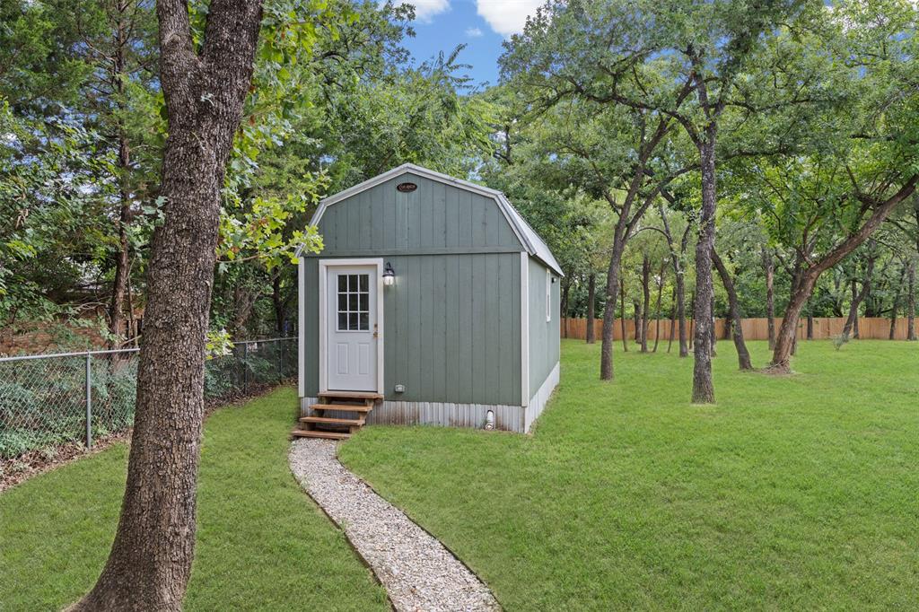Guest or Pool House with private entrance