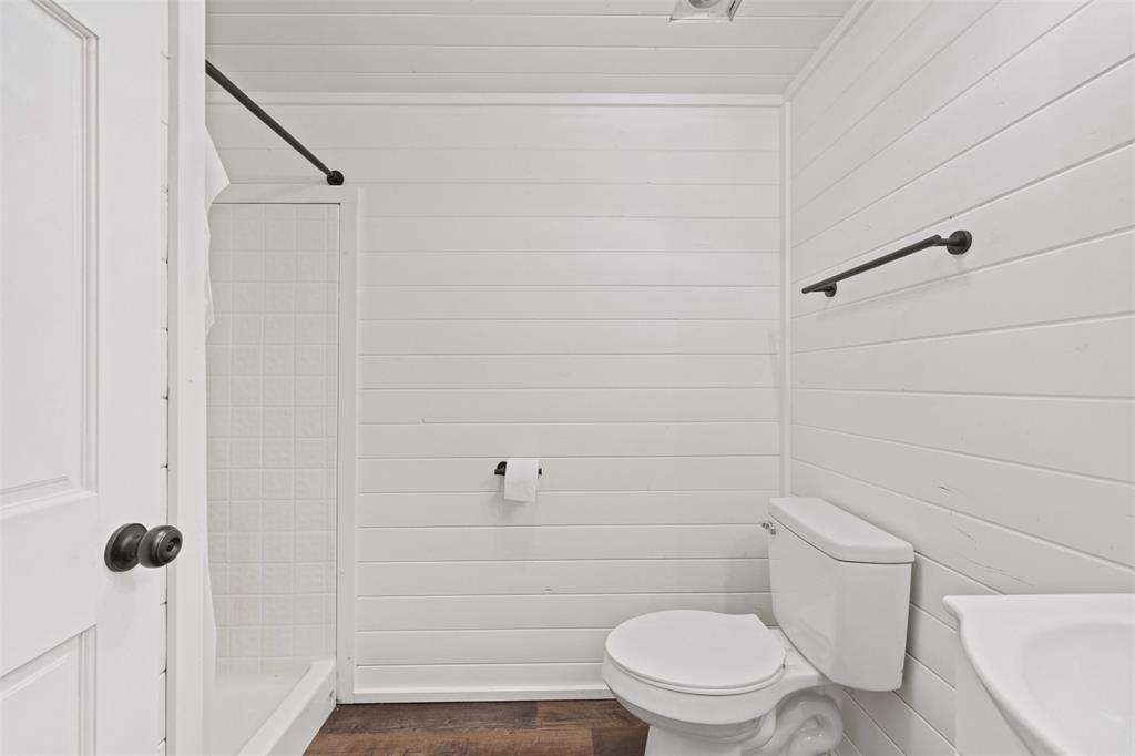 Guest House bathroom