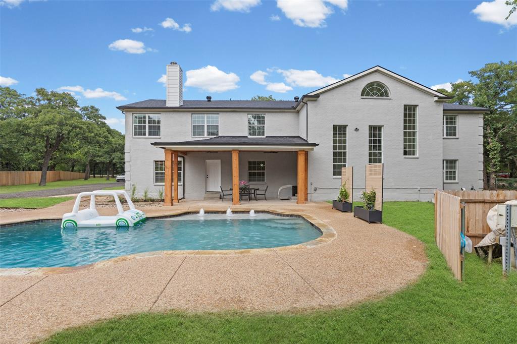 9 foot diving pool with tanning ledge