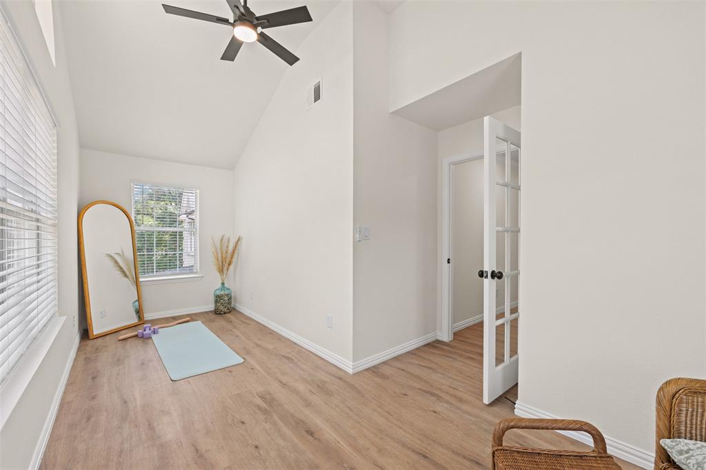 Bonus room for hobbies or second home office