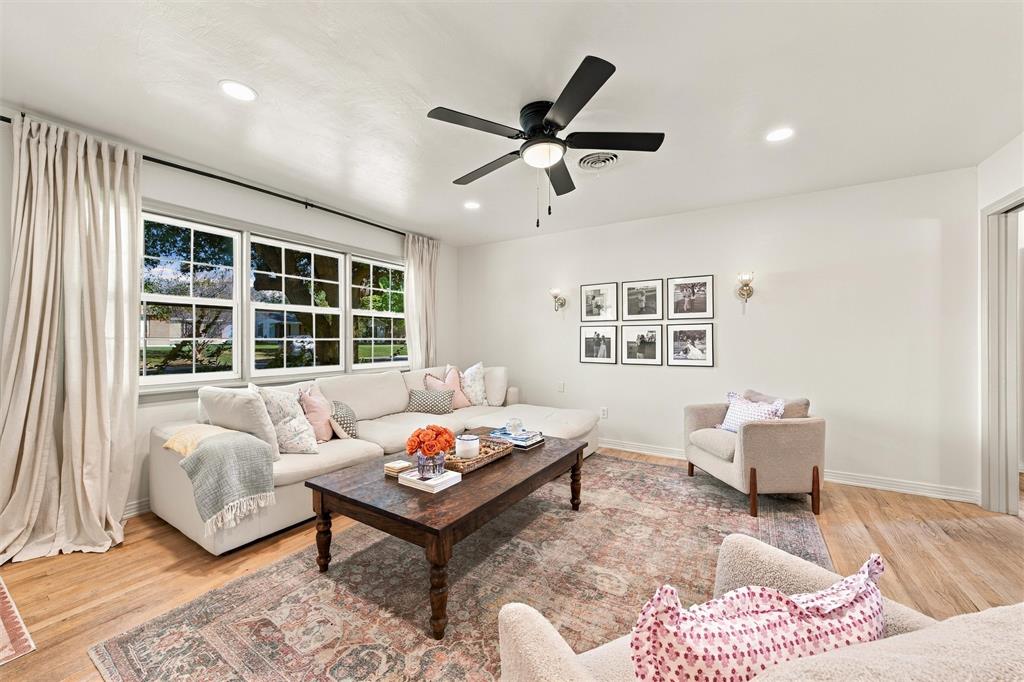 3821 Cobbs Drive, Waco, TX 76708 3821 Cobbs Drive, Waco, TX 76708