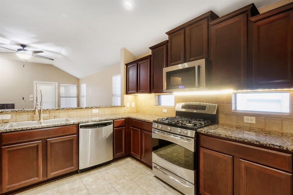 412 Crossbill Lane, Little Elm, TX 75068