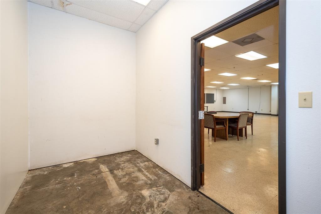 108 Industrial Drive, Waxahachie, TX 75165