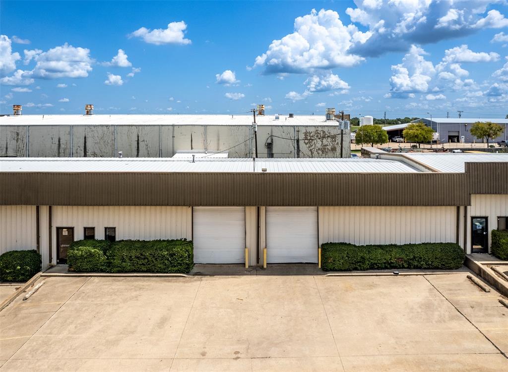 108 Industrial Drive, Waxahachie, TX 75165