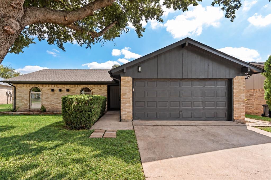 3021 Meadowmoor Street, Fort Worth, TX 76133